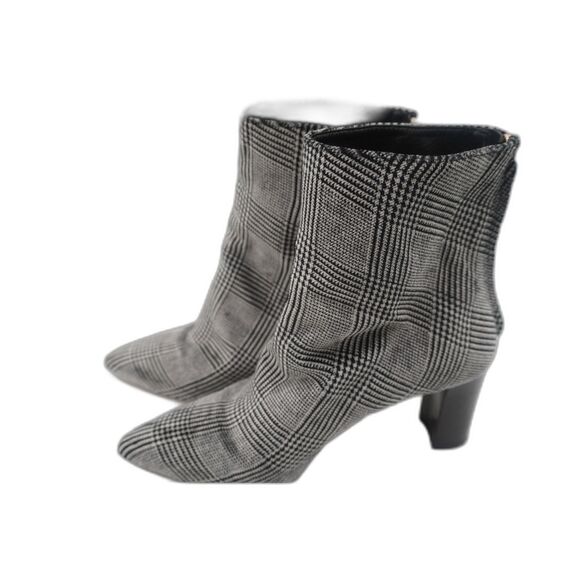 Club Monaco Aaylina Bootie Soft Suede, sleek silhouette, made in Italy, winter - Picture 2 of 8